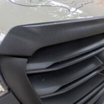 protection avant capot Protection à l'avant du capot contre les projections de pierres. Protection at the front of the hood against stone chips.