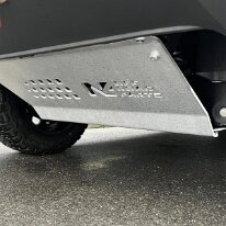 protection moteur en alu 8 mm Protection du moteur en aluminium de 8 mm. 8 mm aluminum motor protection..