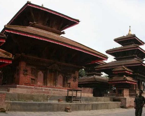 10_Nepal_Kathmandu_Dhabur_Square_06_08_07